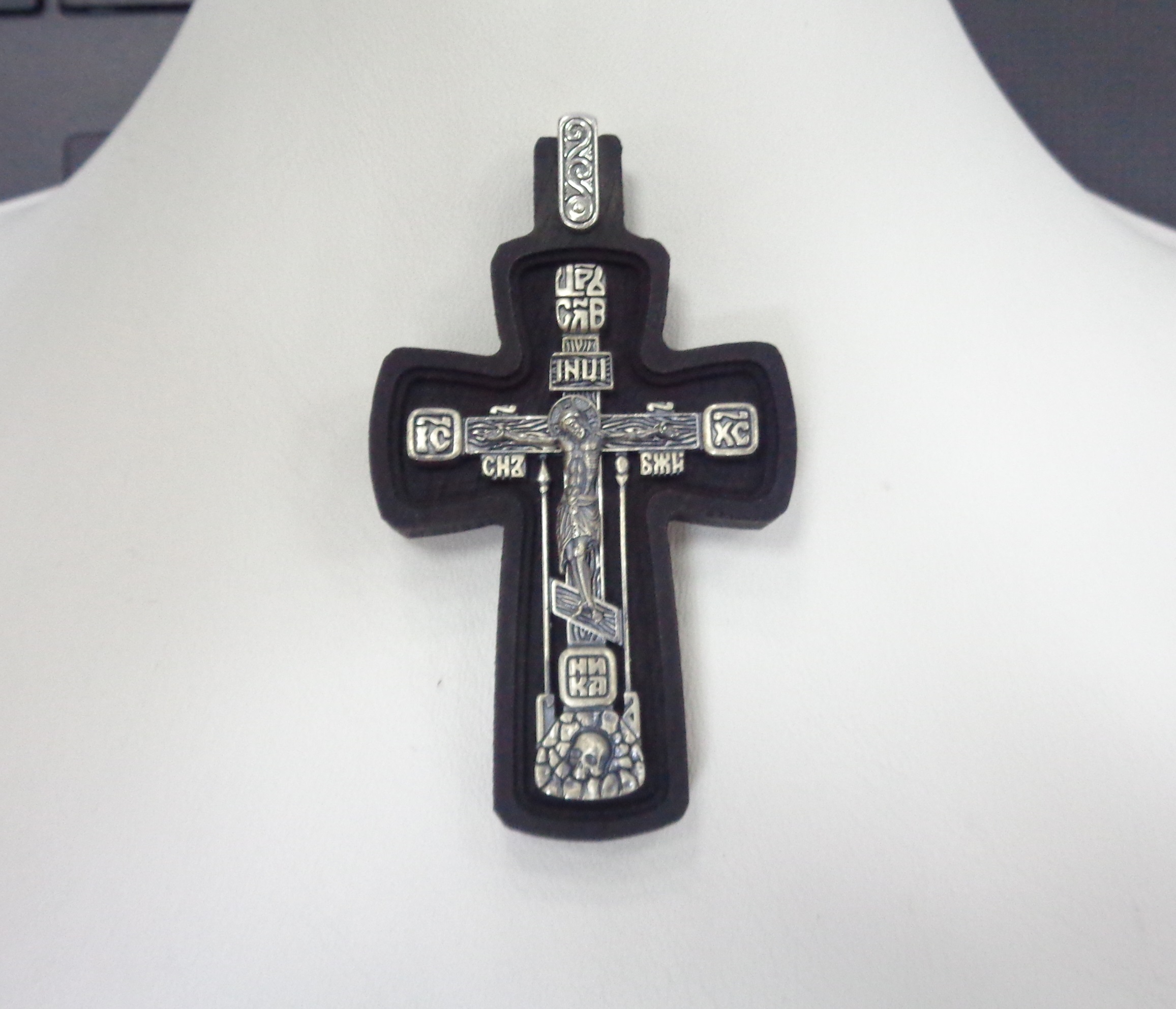 Серебряная подвеска-крест с эбеновым деревом